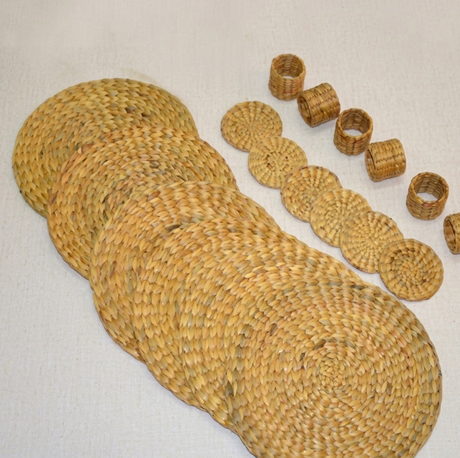 water-hyacinth-dining-set